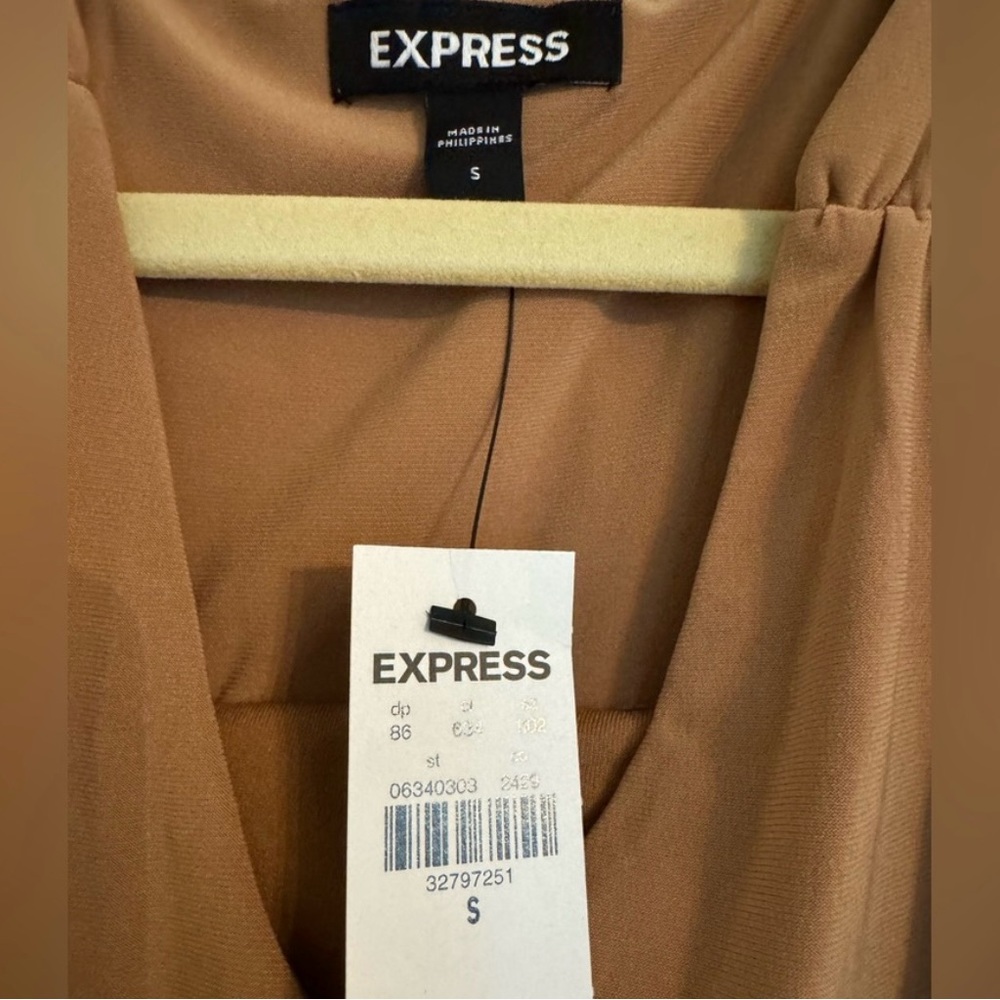 NEW Express Tan Smocked Blouse NWT Matte Jersey Ruched Banded Cropped Top - Picture 6 of 7